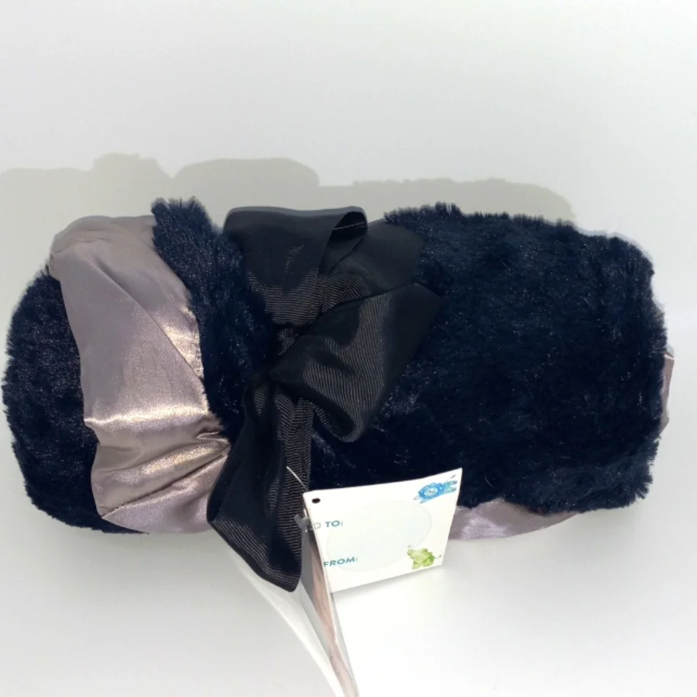 BABY BUNDLE BLANKET PAJAMA PACIFIER TEETHER BREAST PADS GROOMING KIT